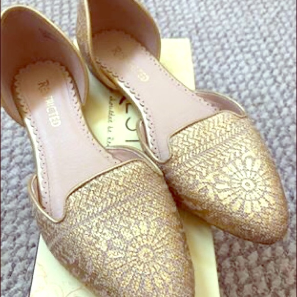 Restricted Gold Flats sz8